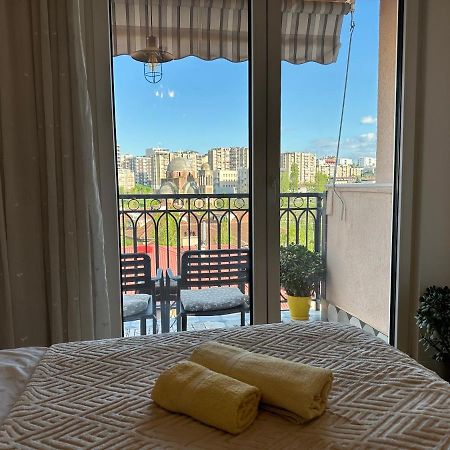 Yellowhouse Pristina Buitenkant foto